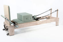Carica l&#39;immagine nel visualizzatore di Gallery, Reformer in Legno di Quercia Naturale PTX 5000 Green Tea Liveness