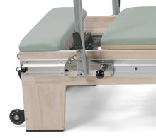 Carica l'immagine nel visualizzatore di Gallery, Reformer in Legno di Quercia Naturale Full Track PTX 5500 Green Tea Liveness