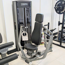 Carica l'immagine nel visualizzatore di Gallery, Pin Loaded Converging Chest Press PLX-6000 Toorx Avant Line - Expo Pari al Nuovo