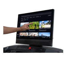 Carica l'immagine nel visualizzatore di Gallery, Tapis Roulant COMMERCIAL 2450 NordicTrack