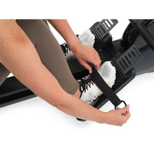 Carica l'immagine nel visualizzatore di Gallery, Vogatore RW300 NordicTrack