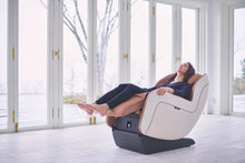 Carica l&#39;immagine nel visualizzatore di Gallery, Poltrona Massaggiante CIRC PLUS Compact Massage Chair