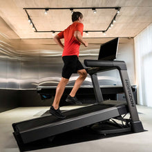 Carica l'immagine nel visualizzatore di Gallery, Tapis Roulant TREAD XP Horizon