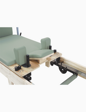 Carica l&#39;immagine nel visualizzatore di Gallery, Reformer in Legno di Quercia Naturale Pieghevole Salvaspazio PTX 3000 Green Tea Liveness