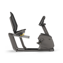 Carica l&#39;immagine nel visualizzatore di Gallery, Recumbent Bike R50 Matrix - Console XR