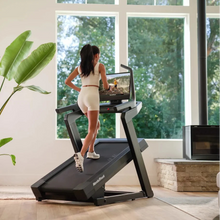 Carica l'immagine nel visualizzatore di Gallery, Tapis Roulant X24 Incline Trainer NordicTrack