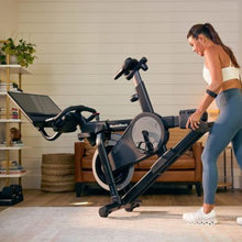 Carica l'immagine nel visualizzatore di Gallery, Indoor Cycle X24 Bike NordicTrack
